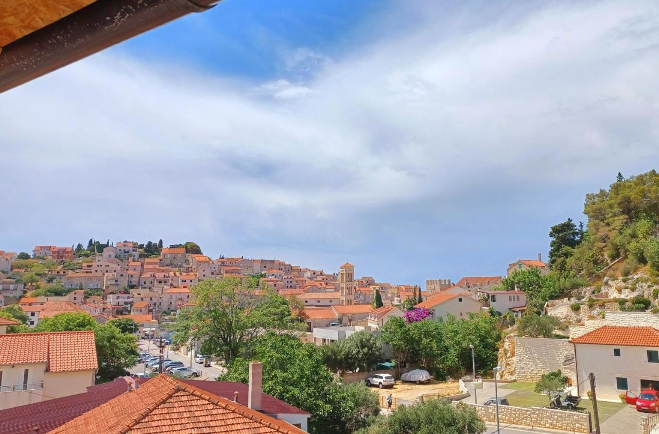 Rooms & Apartments Dolac Hvar Town Esterno foto